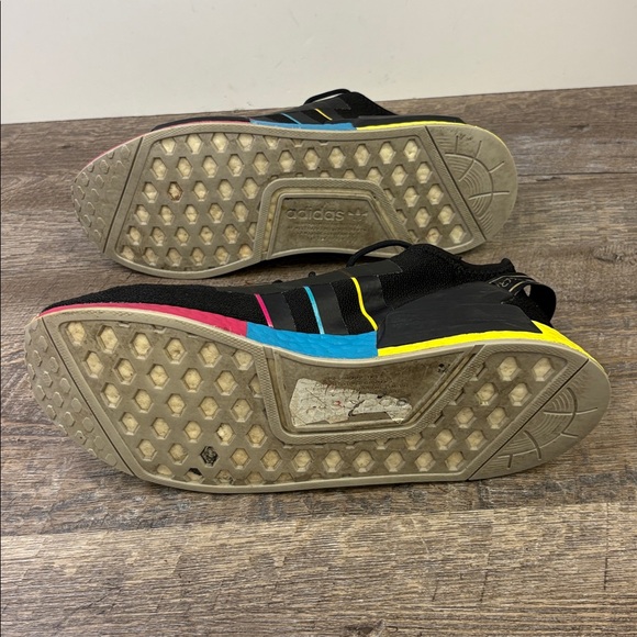 Adidas NMD_R1 Tokyo Edition – Size 10.5 – Black/Multicolor
FY1251